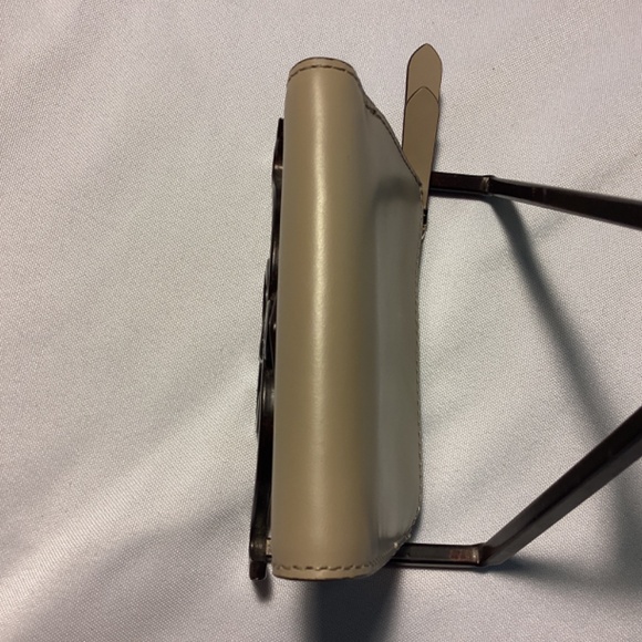 Michael Kors wallet beige gold snaps unisex neutral New CLOSET CLEARANCE PRICE - Picture 4 of 7